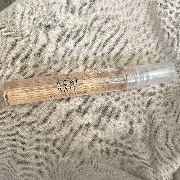 Le Monde Gourmand Açai Baie Parfum Spray - Picture 2 of 4